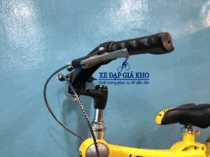 Tay lái có thể thay đổi tăng giảm độ rộng để phù hợp hơn cho bé.