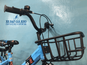 Tay lái được làm bằng Hợp Kim Thép