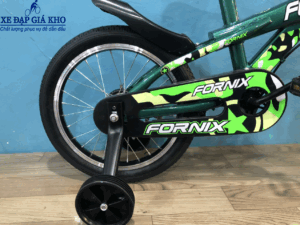 Xe còn được thiết kế bánh phụ