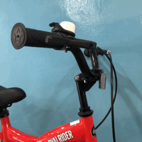 Tay lái được làm bằng hợp kim thép