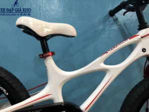 Khung xe được làm từ Hợp Kim Nhôm