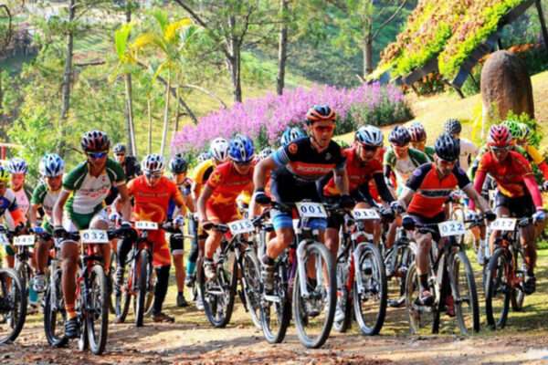 Vận Động Viên Xe Đạp Đua Cao Tuổi Nhất Thế Giới