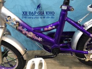 Khung xe được làm bằng Hợp Kim Thép