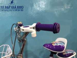 Tay cầm được làm bằng Cao Su