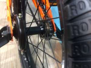 Phần đuôi xe của chiếc xe đạp trẻ em ROYALBABY FREESTYLE