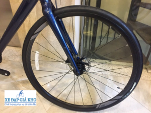 chi tiet xe dap the thao giant fastroad sl 2 2021