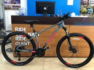 xe dap the thao giant atx 830 2021