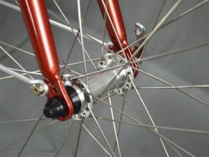 Xe-Dap-TOURING-700c-Khung-Nhom-LIFE-R9-nan-hoa