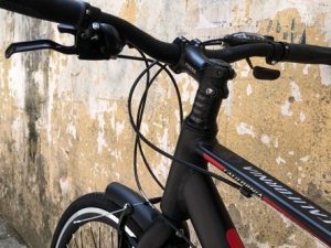 Xe-dap-Touring-700c-Khung-Nhom-California-City-300-tay-lai