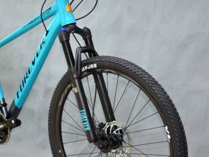 Xe-dap-dia-hinh-27.5-Inch-Khung-Nhom-FOREVER-FM042-banh-truoc