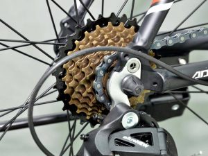 xe-dap-dua-adore-ra700-lip