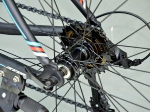 xe-dap-dua-adore-ra700-lip-xe