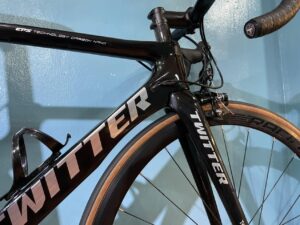 xe-dap-dua-twitter-sniper-pro-full-shimano-105-r7000-suon-xe